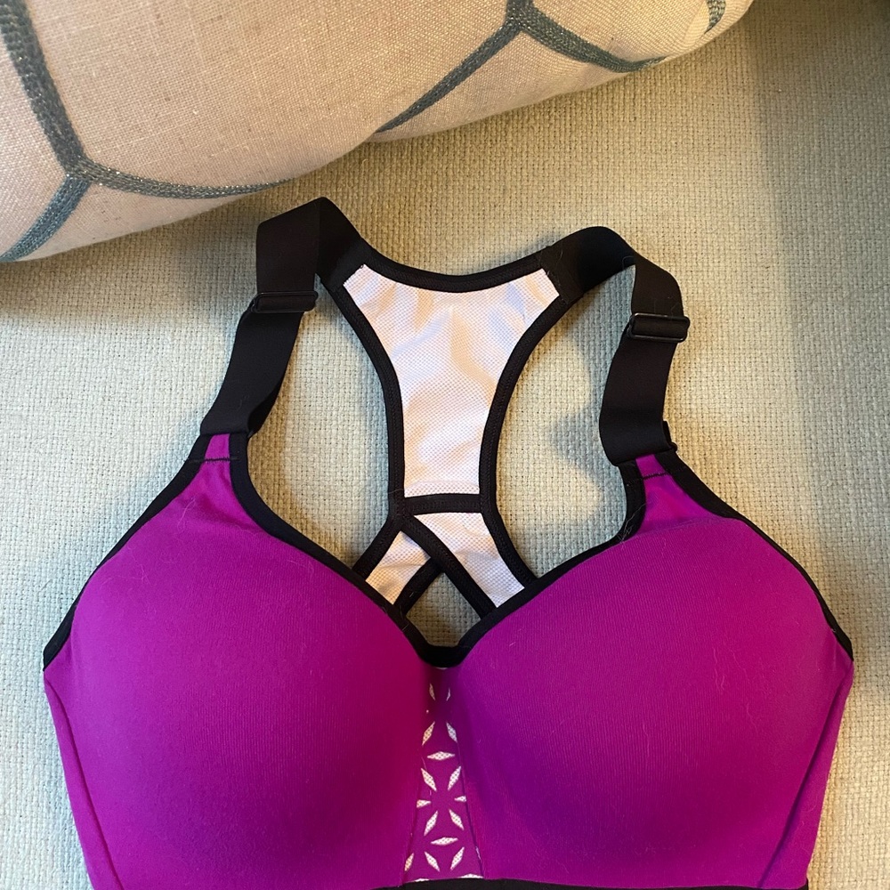 Victoria’s Secret Incredible Underwire Sports Bra
